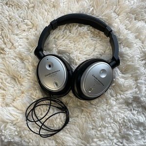 Audio-Technica QuietPoint Headphones‎